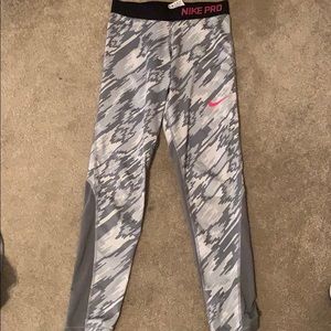 Grey camo nike leggings.